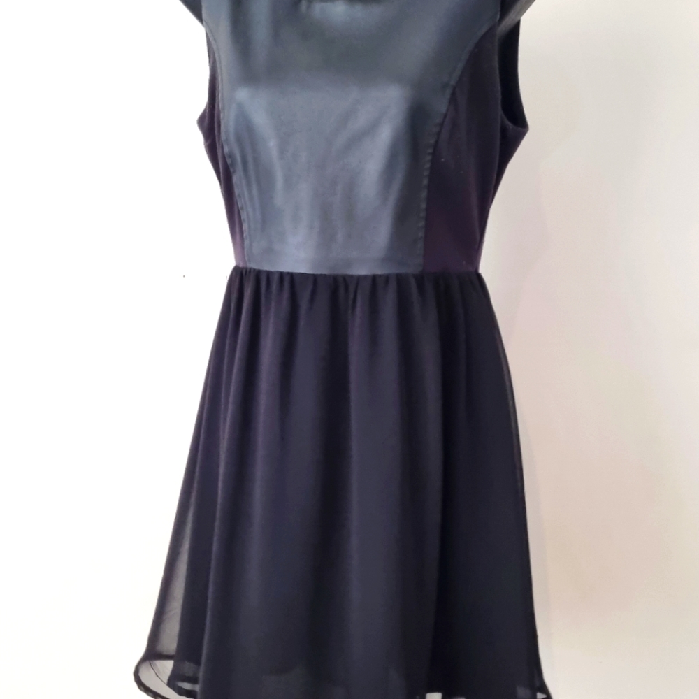 Black skater shiffon dress - Picture 6 of 7